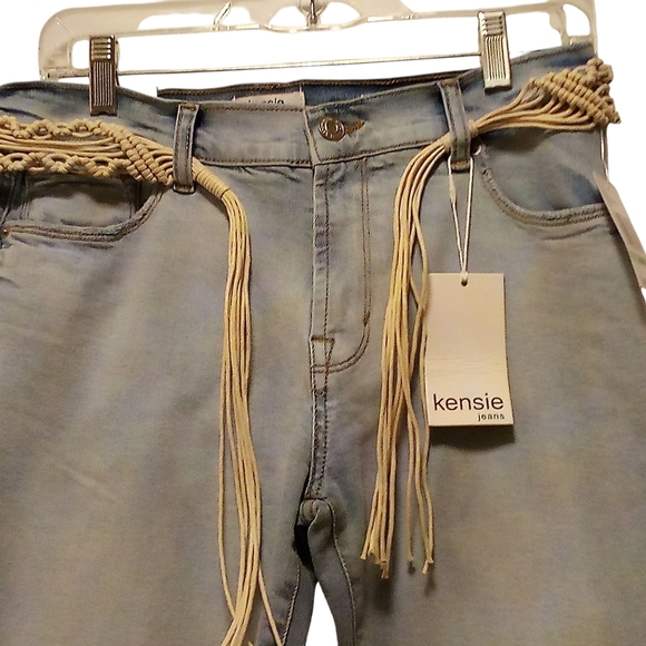 Kenzie Jeans - Lite Wash, Skinny, 8/29, Cropped / Slightly Distressed, Belted - Picture 15 of 16